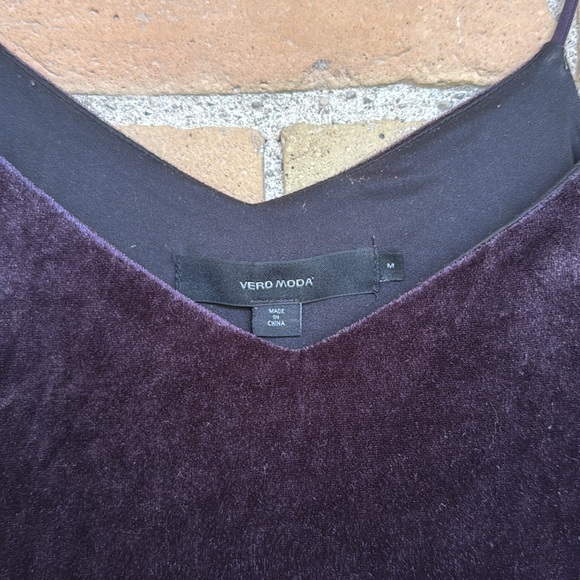 Vero Moda Elegant Purple Velvet Women's Top - Picture 2 of 3